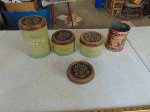 lot 4819 image: 3 Matching Containers and 1 odd ball