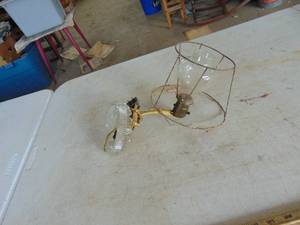 lot 4822 image: Wall lamp - Clear Cut Glass - Shade needs TLC