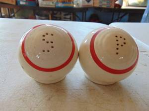 lot 4833 image: Pair of Salt and Pepper Shakers