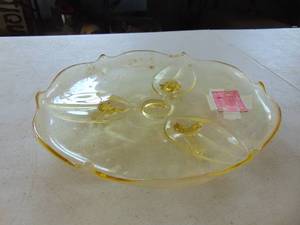lot 4850 image: Yellow Glass Server