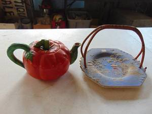 lot 4853 image: TomatoWare Pitcher and Made in Japan Tray