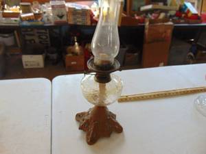 lot 4862 image: Metal Based Oil Lamp