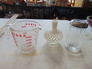 lot 4879 image: Measuring Cup - Sugar Pour and More