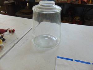lot 4895 image: Clear Container with Lid