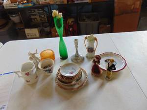 lot 4896 image: Selection of Decor and China