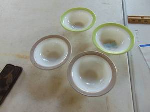 lot 4898 image: 4 Pyrex bowls