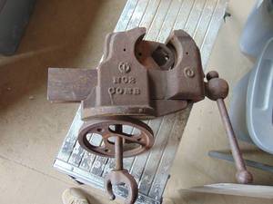 lot 4916 image: Oil Well Supply Co. Vise