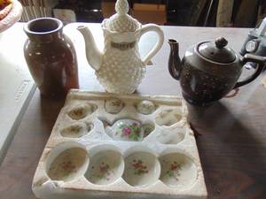 lot 4928 image: Hobnail coffee pitcher, tea set