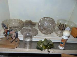 lot 4932 image: Contents of shelf-lantern, avon, snack trays