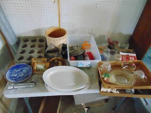 lot 4937 image: Contents of table-muffin tins, collector plates, pictures