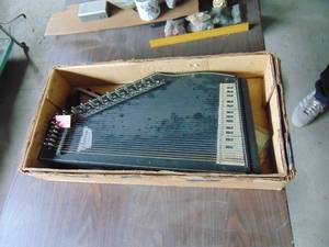 lot 4949 image: AutoHarp - with Accessories