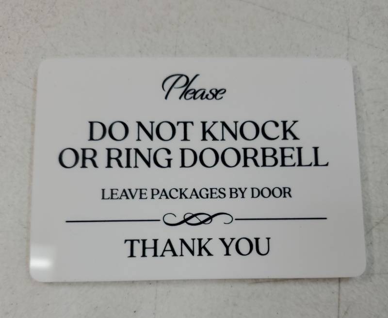 lot 55961 image: 2-Pack (White Acrylic 5 x 3.5 in) - Airbnb Signs, Please Do Not Knock or Ring the Doorbell Please Leave Packages by the Door.  - Retail $24