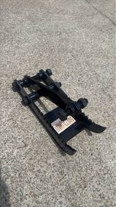 lot 50071 image: Mechanical thumb clamp mini