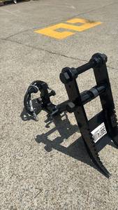 lot 50076 image: Hydraulic thumb clamp mini