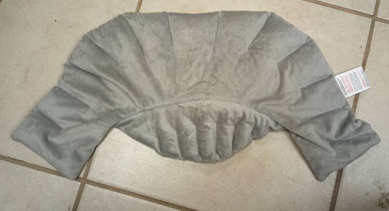 lot 286 image: Microwaveable Heating Pad for Neck and Shoulders