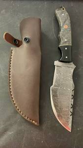 lot 5 image: Handcrafted Damascus Steel Full Tang Knife Blade with Sheath approx 10.5 inches hunting fishing