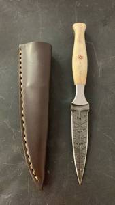 lot 7 image: Handcrafted Damascus Steel Full Tang Knife Blade Dagger Bone Handle with Sheath approx 8 inches hunting fishing