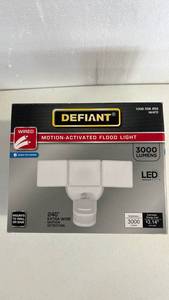 lot 17242 image: Defiant LED Motion-Activated Flood Light 3000 Lumens White - Retail $25