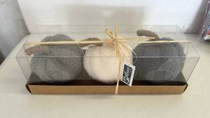 lot 17271 image: Felted Wool Soap Set with Natural Fibers - Retail $15