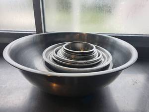 lot 5015 image: Stainless Steel Mixing Bowl Set