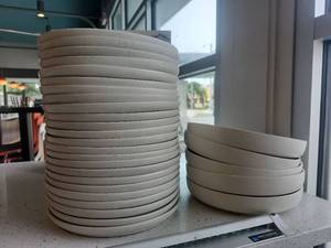 lot 5029 image: Commercial White Ceramic Acopa-Pangea Bowls Restaurant Dinnerware Set