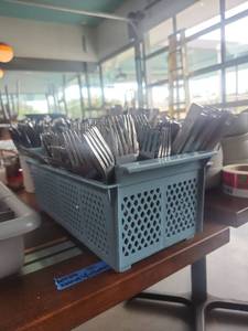 lot 5078 image: Commercial Silverware Set with Storage Basket