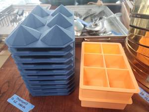 lot 5086 image: Silicone Ice Cube Molds Set - Square and Diamond Shaped