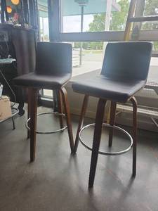 lot 5145 image: Set of 2 Brown Mid-Century Modern Swivel Bar Stools