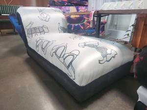 lot 5150 image: Decorarive Print Futon Mattress with Black Fuzzy Base