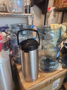 lot 5162 image: Ice Bucket Set with Stainless Steel Dispenser Pump