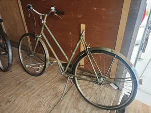 lot 5224 image: Raleigh Sports 3-Speed Mens Bicycle
