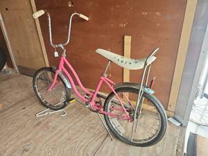 lot 5227 image: Pink Cruiser Bicycle with Floral Seat