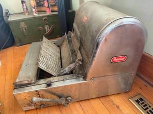 lot 5243 image: Berkel Commercial Bread Slicer Machine