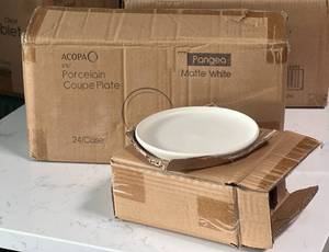 lot 5264 image: Acopa Pangea 6.5 Inch Matte White Porcelain Coupe Plates - Case of 24