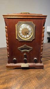 lot 3231 image: Thomas Collectors Edition Wood Radio Clock with Roman Numerals