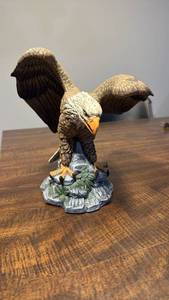 lot 3232 image: Eagle Landing Figurine