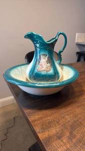 lot 3243 image: Vintage Ironstone Teal pitcher and basin