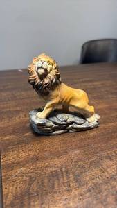 lot 3257 image: Lion Figurine on Rock Base