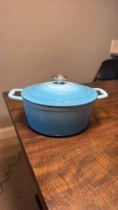 lot 3258 image: Complete cuisine Blue Enameled Cast Iron Dutch Oven with Lid