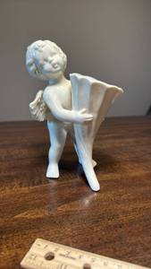 lot 3264 image: White Porcelain Angel Cherub Planter Vase