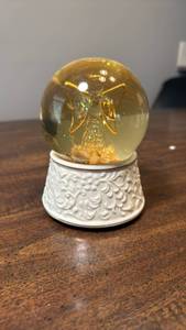 lot 3272 image: Angel Water Globe with Musical Base
