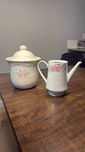lot 3286 image: Pfaltzgraff Tea Rose Floral Teapot with Sugar Bowl
