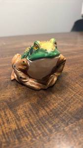 lot 3292 image: Decorative Ceramic Frog Figurine