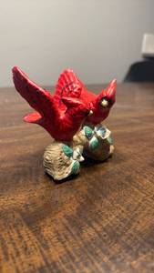 lot 3294 image: Red Cardinal Birds Ceramic Figurine Set