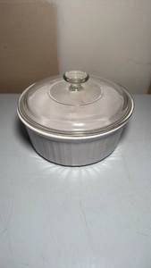 lot 3300 image: Corning Ware Round Casserole Dish with Glass Lid