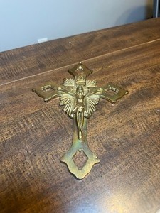 lot 3327 image: Brass Crucifix - Pretty Neat
