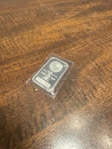 lot 3341 image: 1 Oz Silver Bar - in plastic