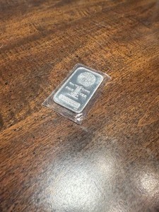 lot 3343 image: 1 Ounce Fine Silver Bar - in plastic