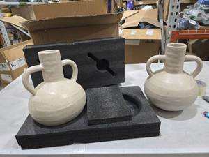 lot 9848 image: Threshold studio mcgee vase 2 Pack