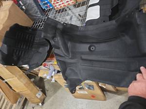 lot 9875 image: Car Parts
